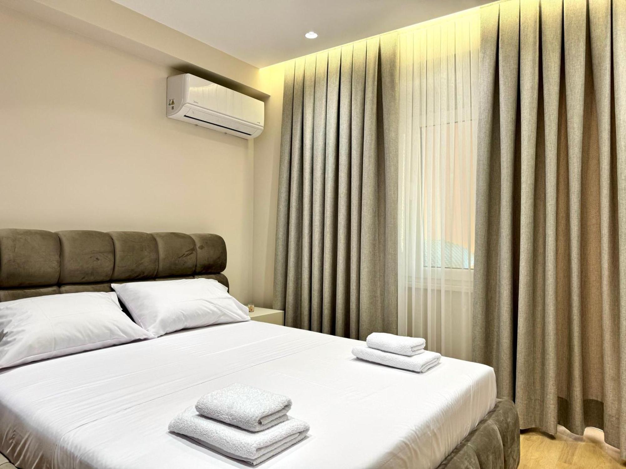 E&R Apartments At Myslym Shyri 地拉那 外观 照片