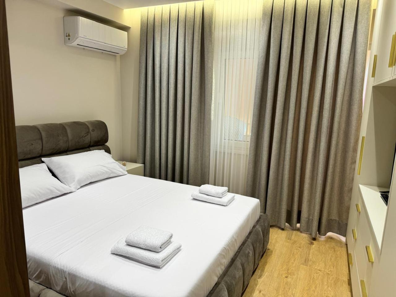 E&R Apartments At Myslym Shyri 地拉那 外观 照片