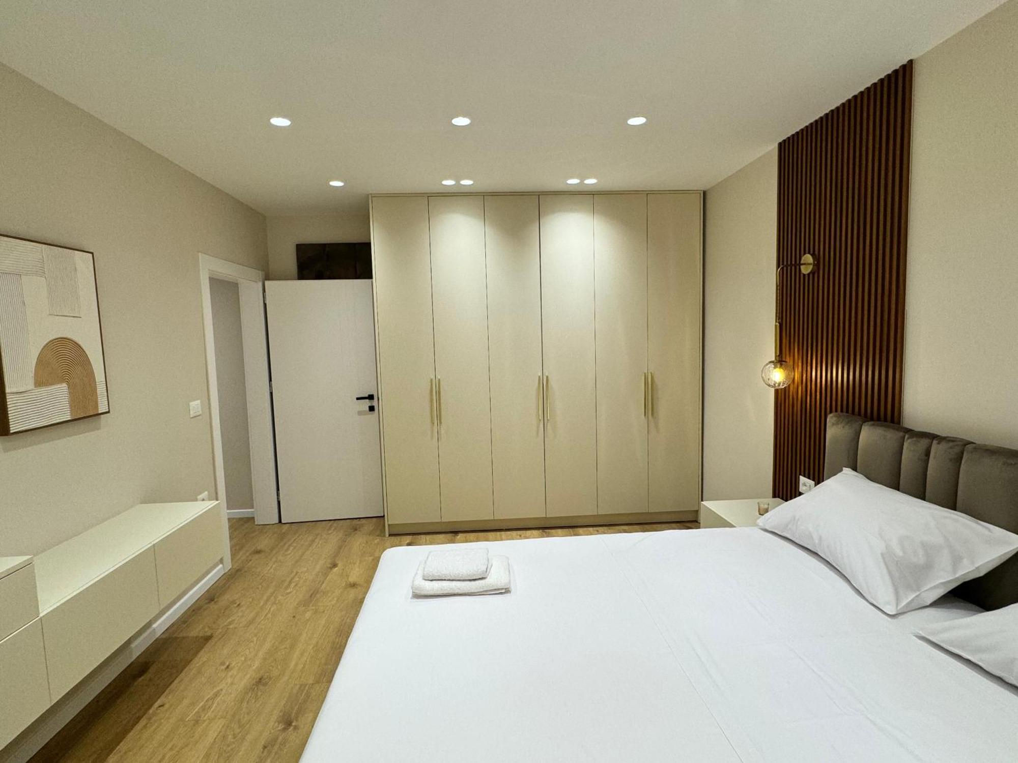 E&R Apartments At Myslym Shyri 地拉那 外观 照片