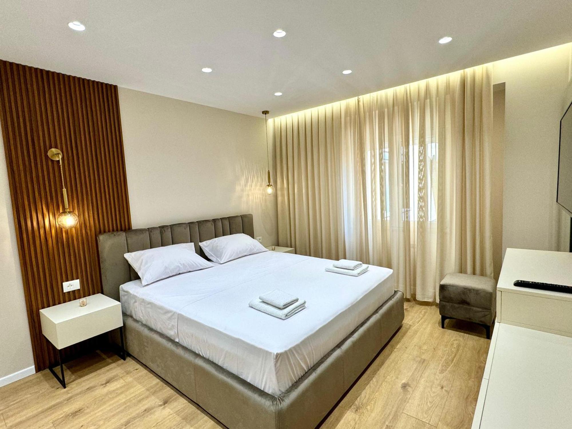 E&R Apartments At Myslym Shyri 地拉那 外观 照片