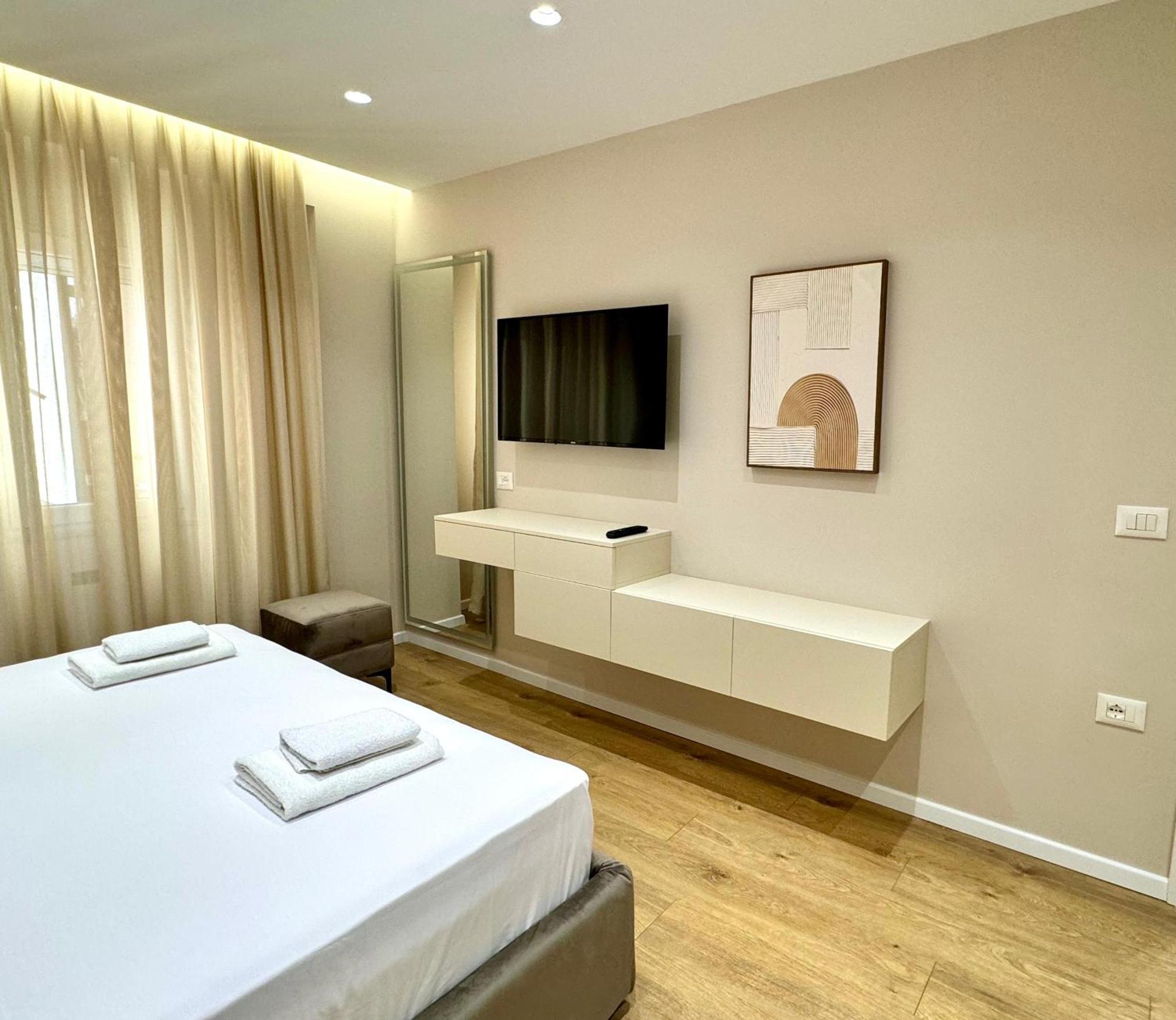 E&R Apartments At Myslym Shyri 地拉那 外观 照片
